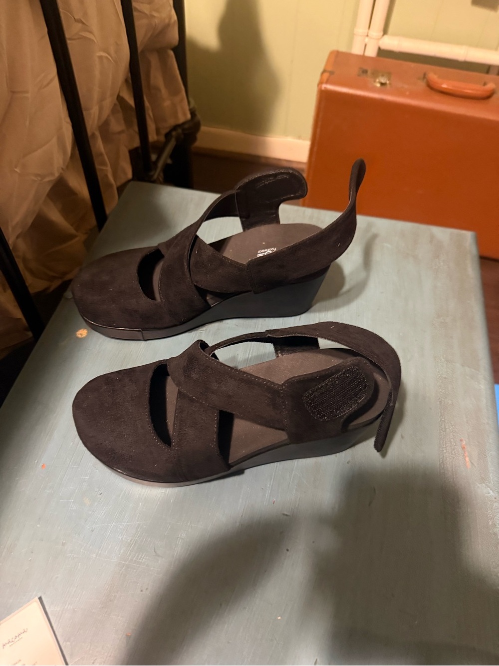 Corky’s Case Closed Faux Suede Black Sz 8 - Picture 2 of 8